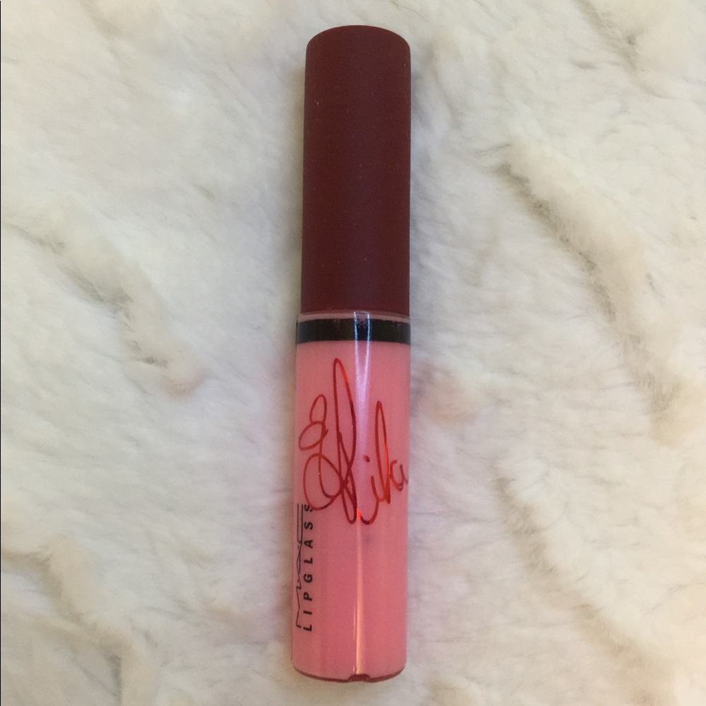 MAC “lipglass” Viva Glam Rihanna - shimmery pink